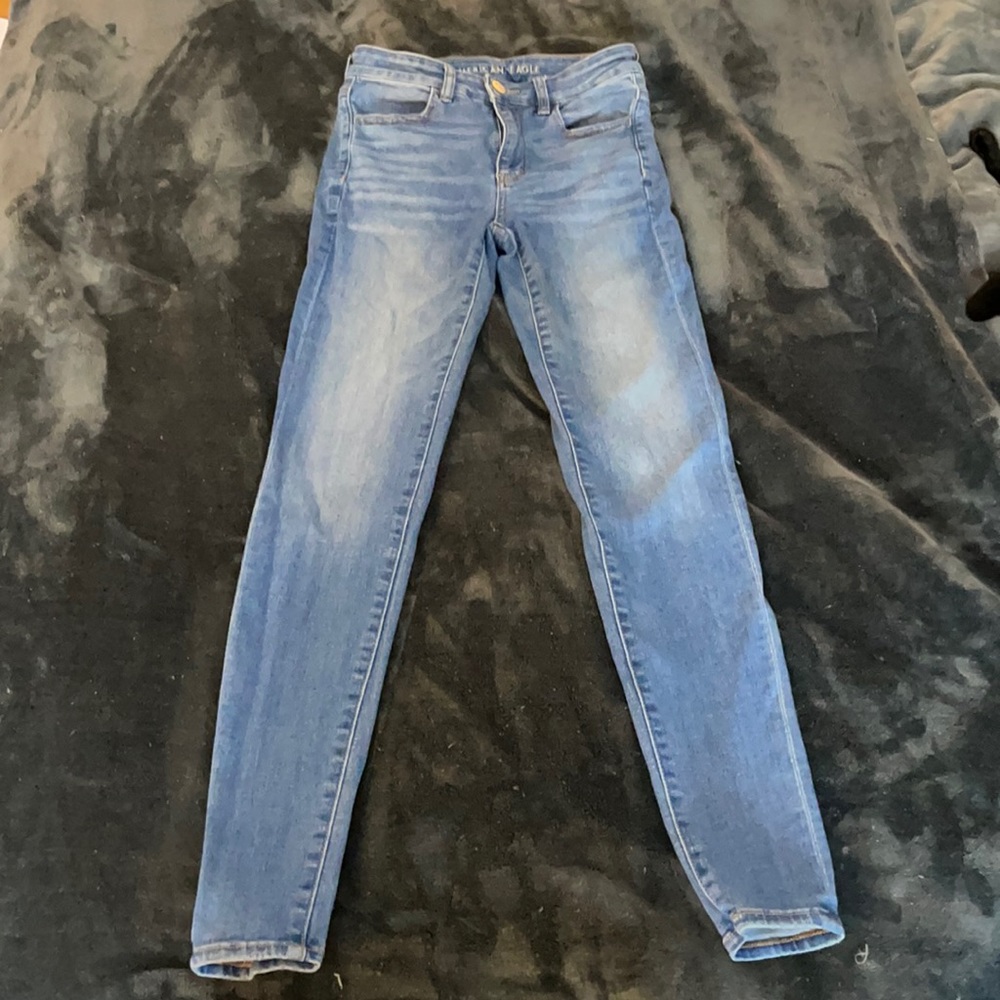 AMERICAN EAGLE SKINNY JEAN - SIZE 8